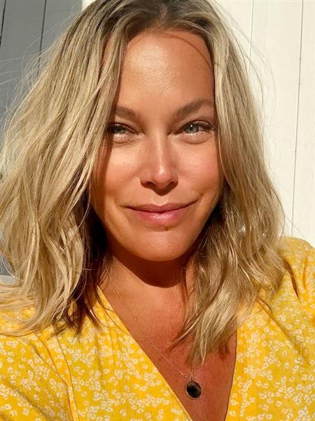 Grote foto zoek jij een leuke vrolijke vrouw contacten en berichten vrouw zoekt man