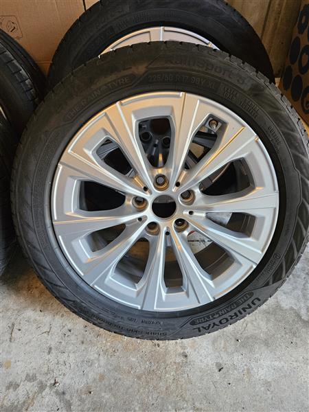 Grote foto velgen met banden auto onderdelen banden en velgen