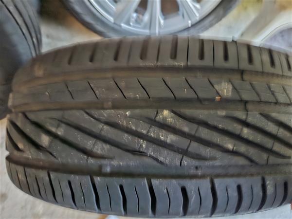 Grote foto velgen met banden auto onderdelen banden en velgen