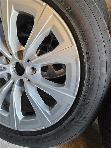 Grote foto velgen met banden auto onderdelen banden en velgen