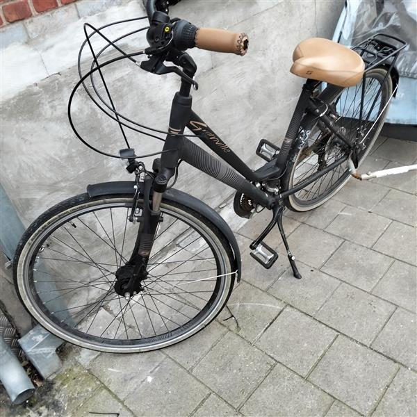 Grote foto damesfiets mag weg wegens auto fietsen en brommers damesfietsen