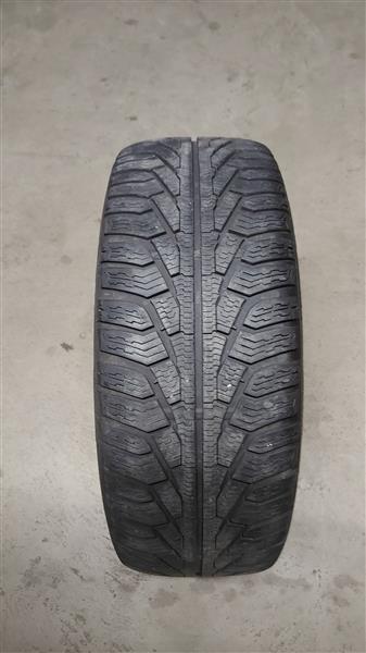 Grote foto winterbanden op velg auto onderdelen banden en velgen