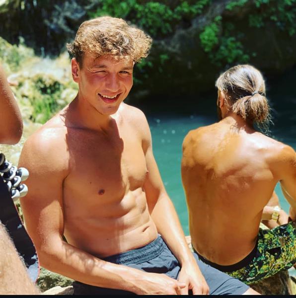 Grote foto jongeman van 27 zoekt sugarmommy erotiek sugar mommy