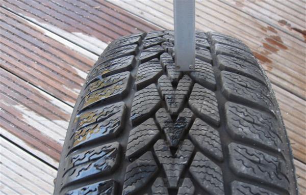 Grote foto set winterbanden op stalen velg audi a1 auto onderdelen banden en velgen