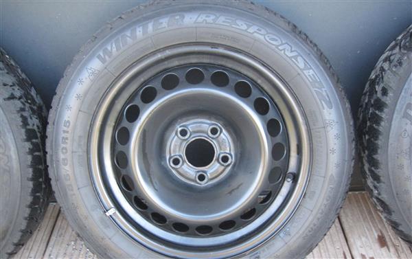 Grote foto set winterbanden op stalen velg audi a1 auto onderdelen banden en velgen