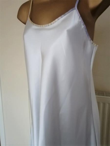 Grote foto mooi zilvergrijs satijnen nachtkleedje small kleding dames ondergoed en lingerie