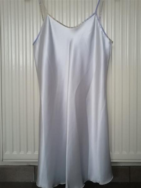 Grote foto mooi zilvergrijs satijnen nachtkleedje small kleding dames ondergoed en lingerie