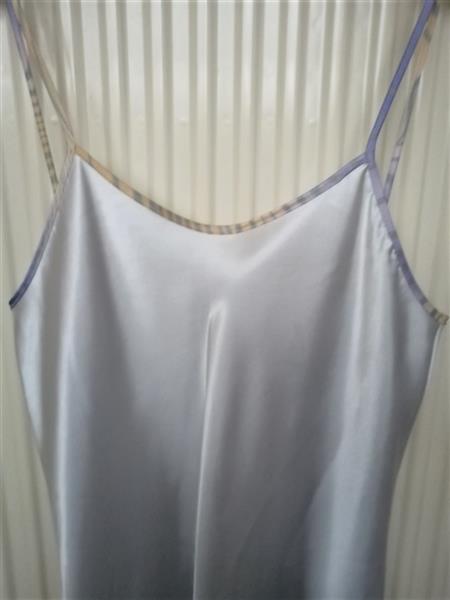 Grote foto mooi zilvergrijs satijnen nachtkleedje small kleding dames ondergoed en lingerie