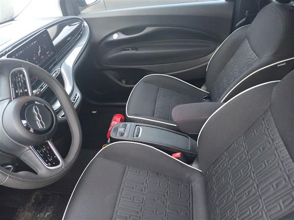 Grote foto te koop fiat 500e 87 kw full electric 6300km auto fiat