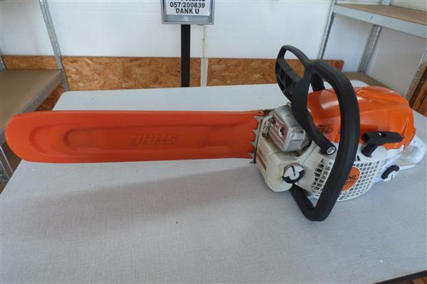 Grote foto boomzagen tuin en terras tuingereedschap