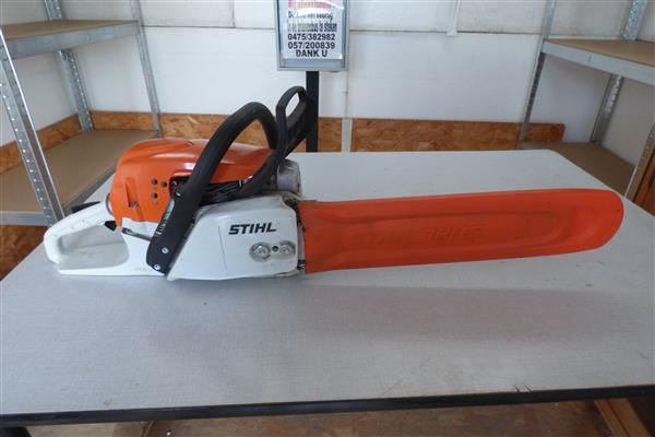 Grote foto boomzagen tuin en terras tuingereedschap