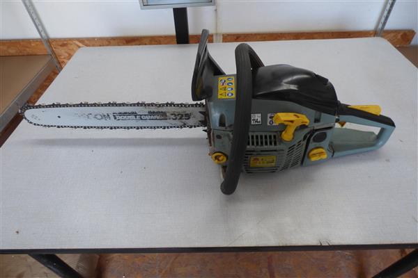 Grote foto boomzagen tuin en terras tuingereedschap