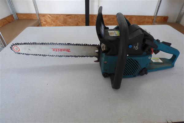 Grote foto boomzagen tuin en terras tuingereedschap