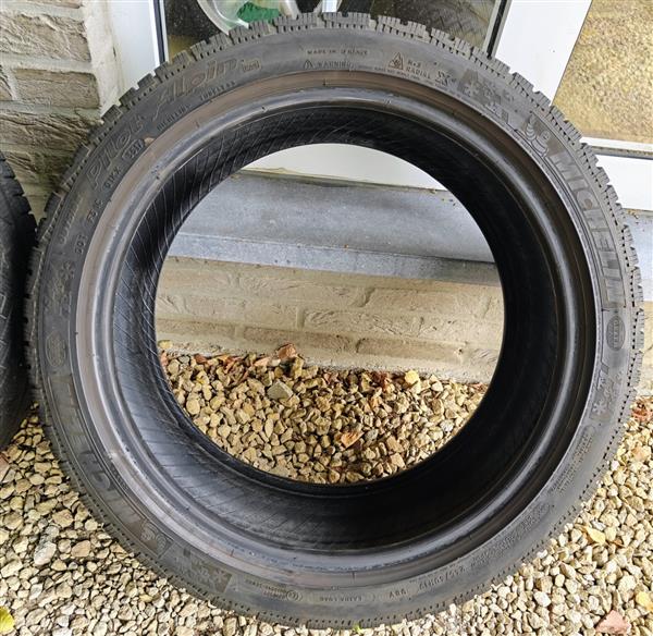 Grote foto winterbanden 245 40 r19 3 stuks auto onderdelen banden en velgen