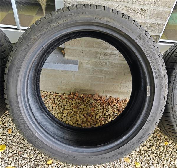 Grote foto winterbanden 245 40 r19 3 stuks auto onderdelen banden en velgen