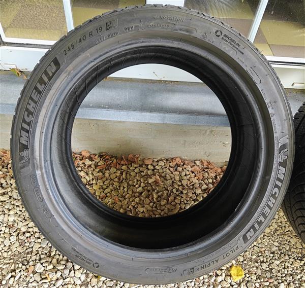 Grote foto winterbanden 245 40 r19 3 stuks auto onderdelen banden en velgen