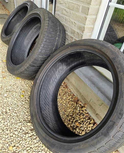 Grote foto winterbanden 245 40 r19 3 stuks auto onderdelen banden en velgen