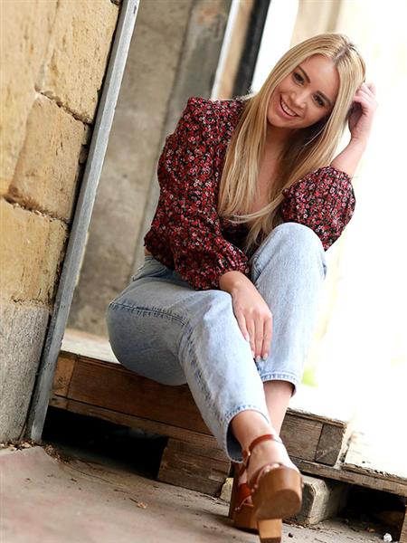 Grote foto single zoekt gezelligheid contacten en berichten vrouw zoekt man