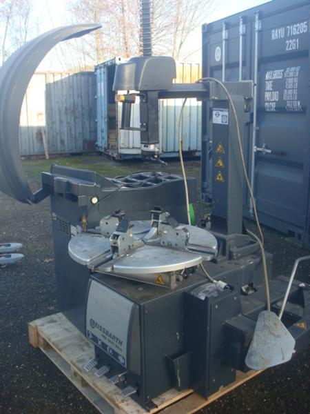 Grote foto banden de montage apparaat en balanceer machine auto diversen gereedschap