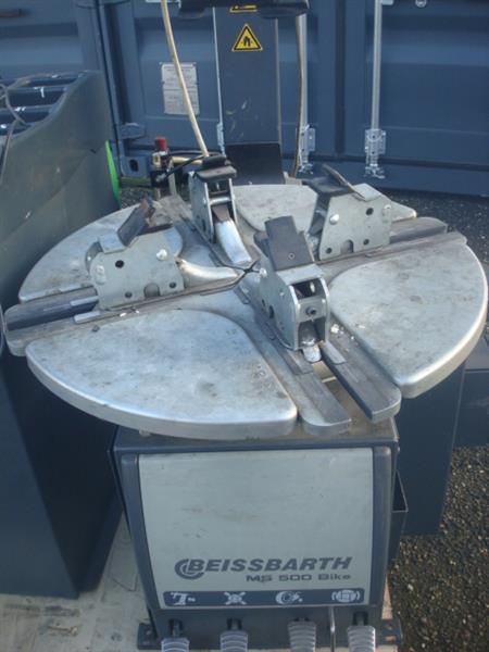 Grote foto banden de montage apparaat en balanceer machine auto diversen gereedschap