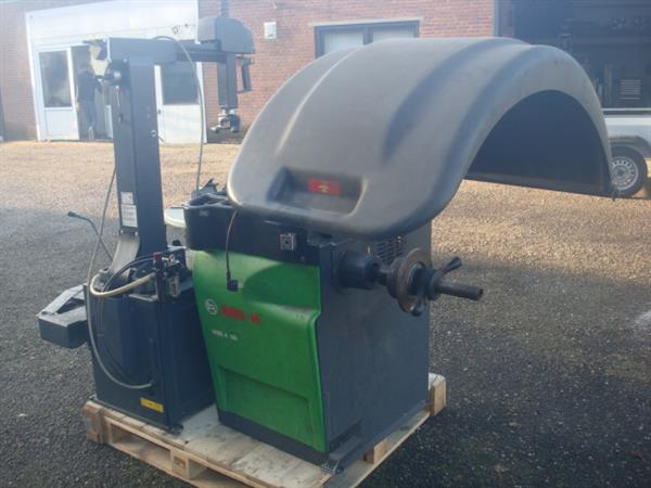 Grote foto banden de montage apparaat en balanceer machine auto diversen gereedschap