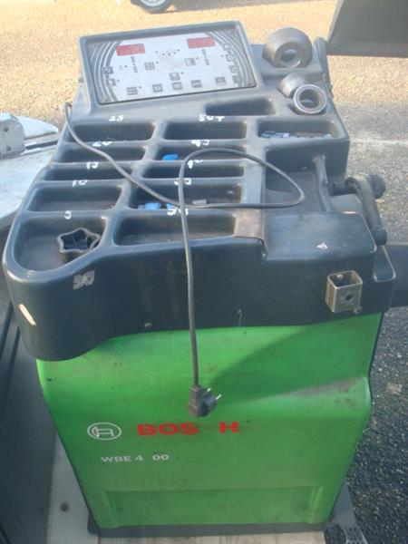 Grote foto banden de montage apparaat en balanceer machine auto diversen gereedschap