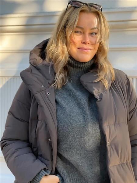 Grote foto zoek jij een leuke vrolijke vrouw contacten en berichten vrouw zoekt man