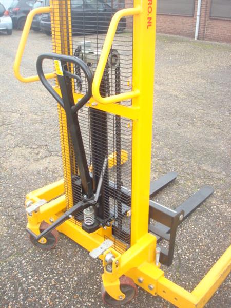 Grote foto palletstappelaar hand stacker palletstappelaar auto diversen gereedschap