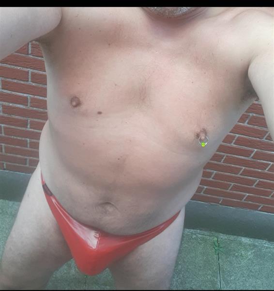 Grote foto dominante toyboy. voor kinky oma erotiek contact man tot vrouw