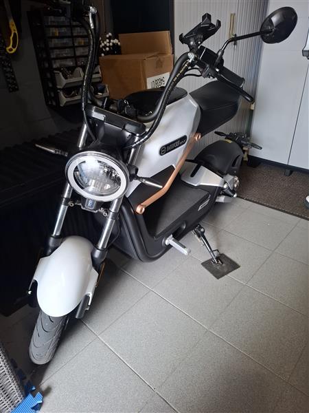 Grote foto miku max e scooter 45km uur fietsen en brommers overige merken