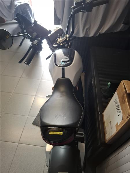 Grote foto miku max e scooter 45km uur fietsen en brommers overige merken