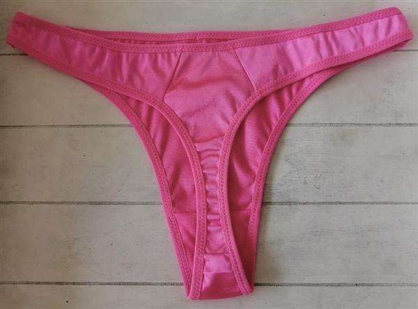Grote foto gesatineerde string in zachte fuchsia kleur kleding dames ondergoed en lingerie