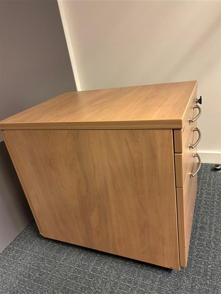Grote foto office small cabinets three units are availible huis en inrichting bureaustoelen