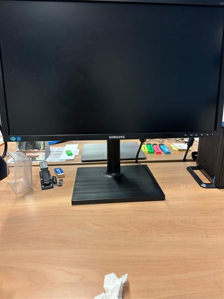 Grote foto pc screens two units are availible computers en software monitoren