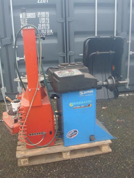 Grote foto banden de montage apparaat en balanceer auto diversen gereedschap