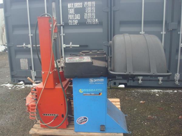 Grote foto banden de montage apparaat en balanceer auto diversen gereedschap