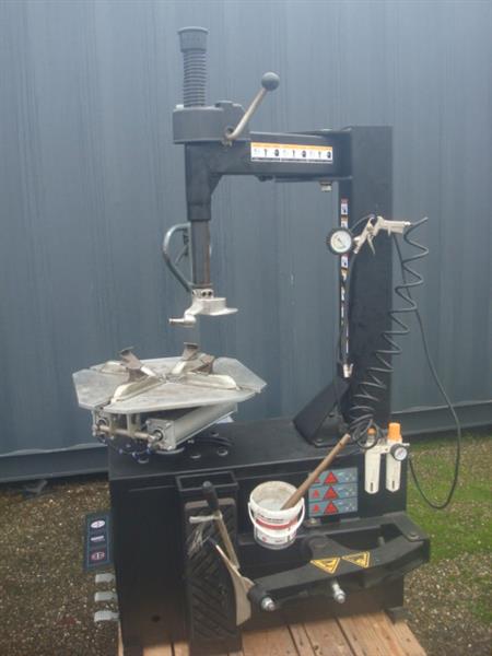 Grote foto autobanden motorbanden demonteer apparaat hbm auto diversen gereedschap