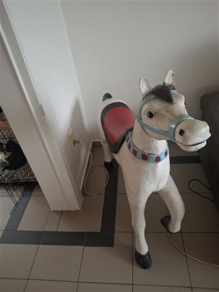 Grote foto 2x houren carousel paarden en 1x metaal paard antiek en kunst decoraties