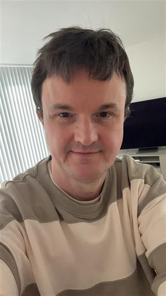 Grote foto knappe aantrekkelijke jong uitziende man erotiek man zoekt vrouwelijke sekspartner