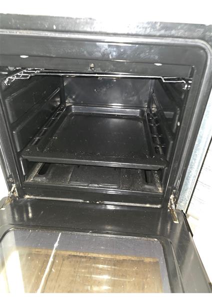 Grote foto gasfornuis met oven. witgoed en apparatuur fornuizen