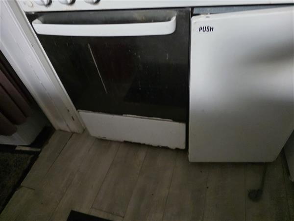 Grote foto gasfornuis met oven. witgoed en apparatuur fornuizen