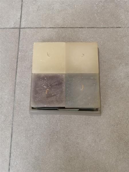 Grote foto grijze kubus kaarsen set op aardewerk houder huis en inrichting kandelaars en kaarsen