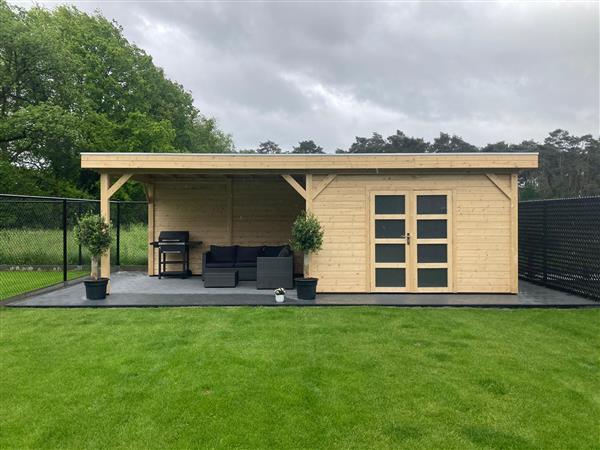 Grote foto vuren bosuil 300 x 300 en luifel 400 tuin en terras tuinhuisjes en blokhutten