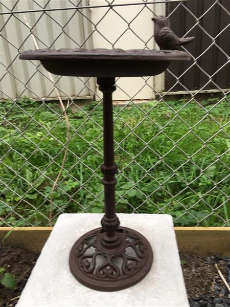 Grote foto 1 bruin vogelbad gietijzer bruin rust gemoffeld mooi tuin en terras tuindecoratie