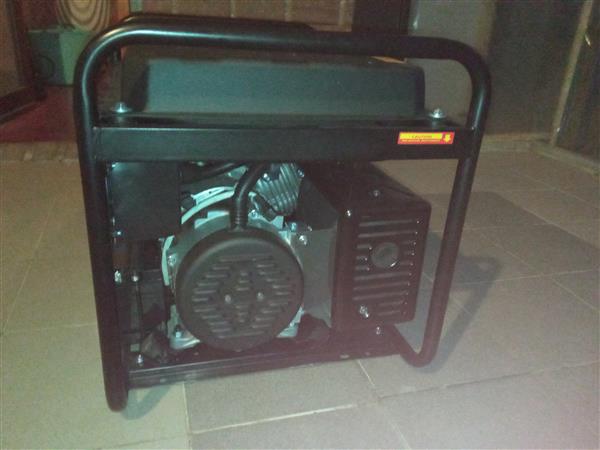 Grote foto stroom aggregaat hbm machines 5500w doe het zelf en verbouw aggregaten