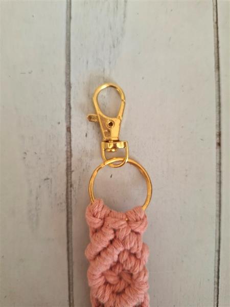 Grote foto nieuwe macrame sleutelhanger in prachtig oudroze sieraden tassen en uiterlijk sleutelhangers