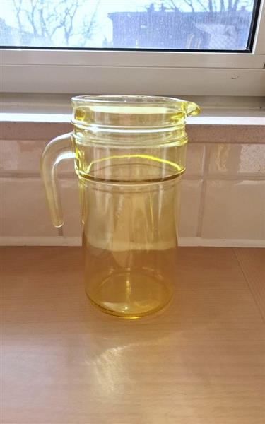 Grote foto vintage schenkkan sapkan in geel glas nieuw huis en inrichting servies