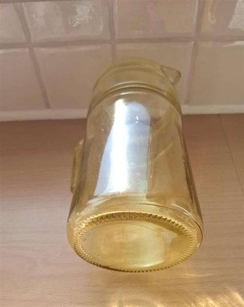 Grote foto vintage schenkkan sapkan in geel glas nieuw huis en inrichting servies