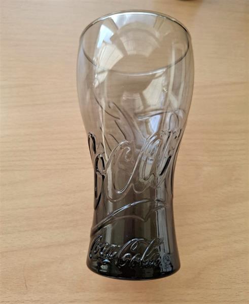 Grote foto 3 vintage zwarte coca cola glazen limited ed 2014 verzamelen glas en borrelglaasjes
