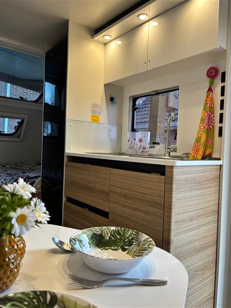 Grote foto adria action 391 pd 2020 met mover luifel caravans en kamperen caravan